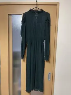 翌日発送ZARA ZARAプリーツワンピースダークグリーンM新品未使用タグ付き