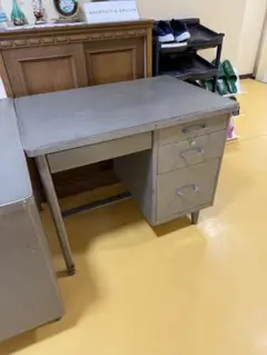 金属製デスク 引き出し付き