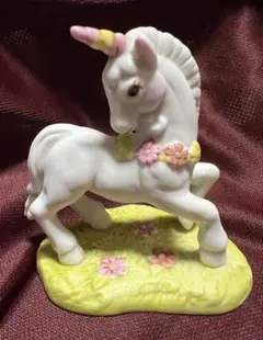 とってもかわいい　ユニコーン　ピンク　白　花　陶器　置物