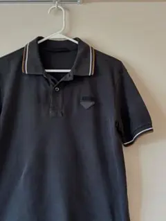 PRADA チャコールグレー ポロシャツ ストライプ襟