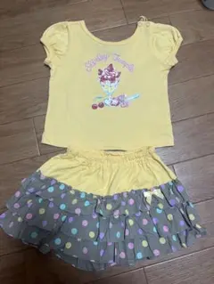 Shirley TempleイエローTシャツと水玉ショートパンツのセット