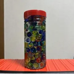 カラフルなビー玉入り容器