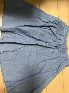 刺繍入り青スカート