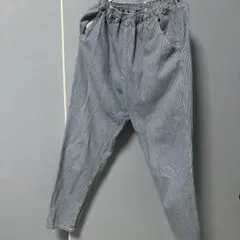 青と白のストライプパンツ