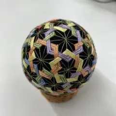 刺繍模様の球体