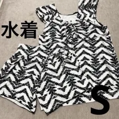 タンクトップ　ショートパンツ　水着
