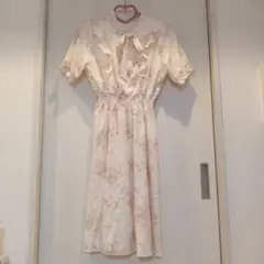 フリルリボンタイワンピース クリーム色