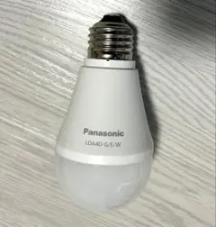 Panasonic LED電球 E26/40形 とダイソーE17 40W2個