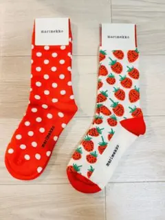 2足組　マリメッコmarimekko 花柄ロゴソックス レディース靴下