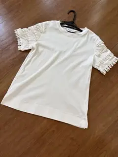 A-K-R-I-S- punto フリル付きホワイトTシャツ