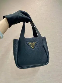 PRADA ブラック レザーバッグ