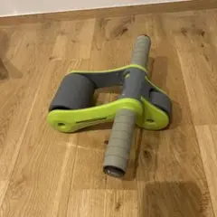 腹筋ローラー グレーとグリーン