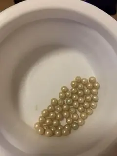 クリーム色の小粒パール51個