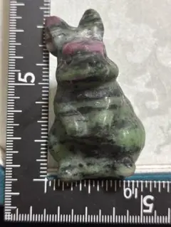ルビーインゾイサイト　天然石　置物　うさぎ