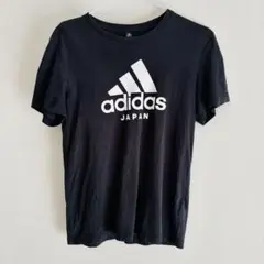 adidas／黒Tシャツ