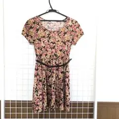 花柄ピンク系Aラインワンピース 半袖 ベルト付き　Ｍ