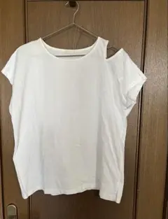 ショルダーオープン　白Tシャツ