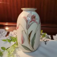 保谷謹製　ゆり　白磁金縁花柄陶器一輪挿し