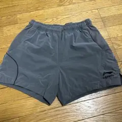 Li-Ning グレー ショートパンツ XS