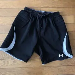 Under Armour サイドパッド付き ハーフパンツ ブラック