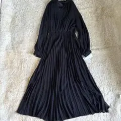 新品　グランターブル　ロングワンピース　プリーツ　黒　プリーツ
