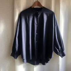 【サンプル品】バックギャザーネイビー シェルボタン長袖シャツお手入れ楽