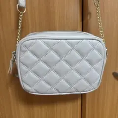 GU ホワイト キルティング ショルダーバッグ