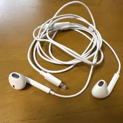 ホワイト イヤフォン 有線 マイク付き