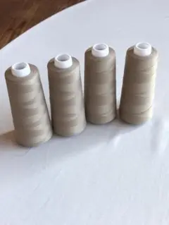 ロックミシン糸4本T80 3本でお分けいたします￼