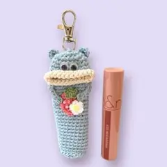 パクパクモンスター　リップケース　イチゴを抱えた空色くまさんʕ•ᴥ•ʔ大きめ