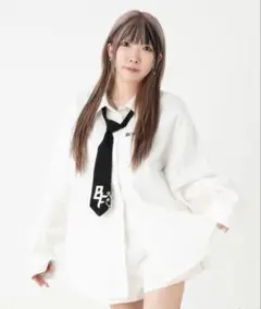 beftey まあたそガールズ彼シャツ（オフホワイト）。