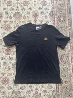 adidas ワンポイント　刺繍　Tシャツ
