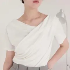 titivate オフショルダーハーフスリーブTシャツ