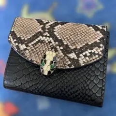 ブラック ヘビ柄 二つ折り財布