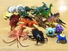 恐竜などフィギュアセット １９点セット　ゴキブリ入り
