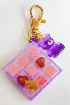 くまさん付きチョコレートBOX【ネコ】レジンキーホルダー