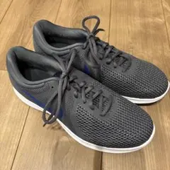 Nike Revolution4 グレー スニーカー