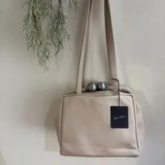 《新品　タグ付き》カワカワ　口金トート　がま口　ベージュ