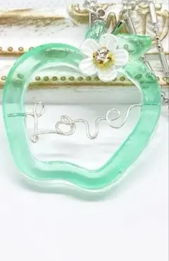 グリーンアップルネックレス　レジンハンドメイド　推し活ワイヤーアート　ライブ