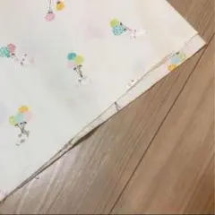 風船を持ったうさぎさんと猫ちゃん　ネズミさん　生成り　クラシカル　生地　はぎれ
