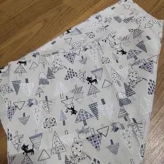 猫と木の模様の綿生地 日本製