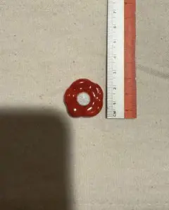 赤い花形マグネット粘土