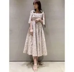 SNIDEL ショルダーリボンフラワーワンピース ベージュ