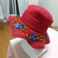 赤い刺繍花柄アウトドアハット