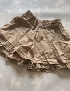 ベージュのキュロットとオリーブパンツセット