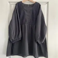 ワールド　DRESKIP ブラック　刺繍チュニック　ゆったり七分袖