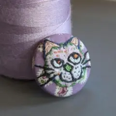ミニサイズ 猫の顔のブローチ