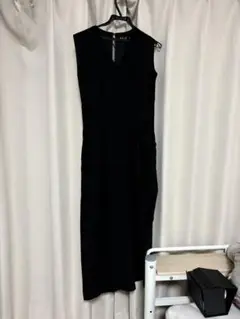 黒いノースリーブロングサロペット