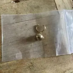 ゴールドボールチャームイヤーカフ