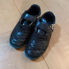 Umbro フットサルシューズ ブラック/ホワイト/ブルー